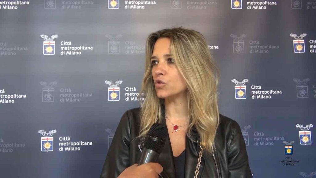 Francesca Barra vieta lo smartphone in camera ai figli: le regole (rigidissime) che dividono i genitori Francesca Barra