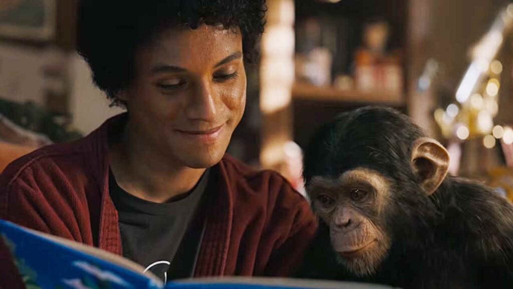 Jafaar Jackson in una scena di Michael con Bubbles