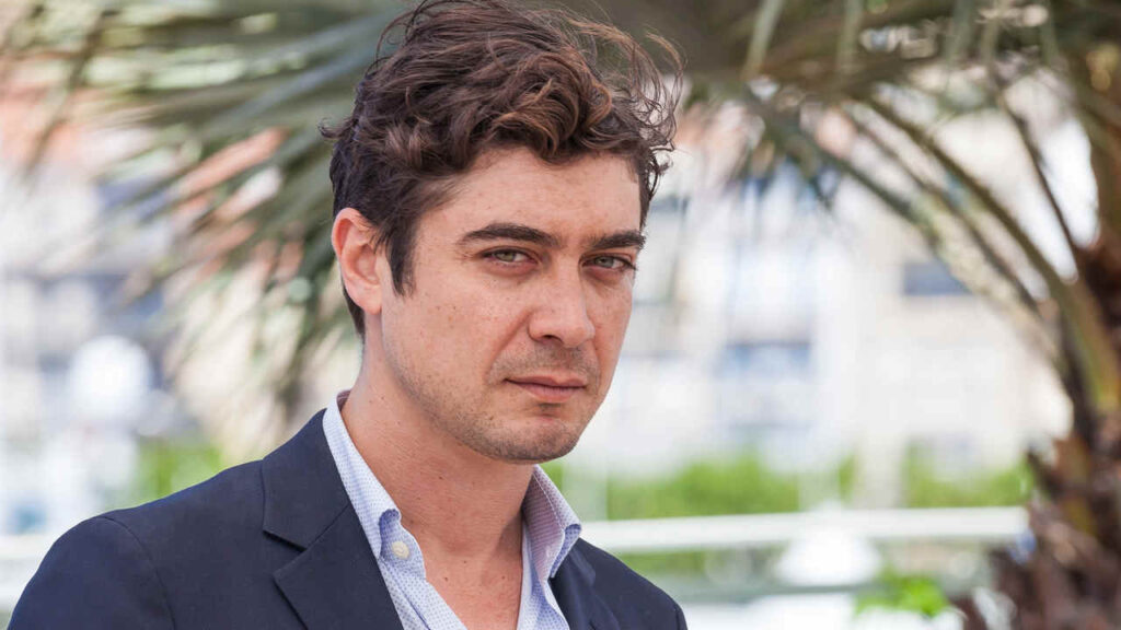 “Mai stato single, al massimo sei mesi da solo”: Riccardo Scamarcio si confessa a Domenica In sulle sue relazioni Riccardo Scamarcio