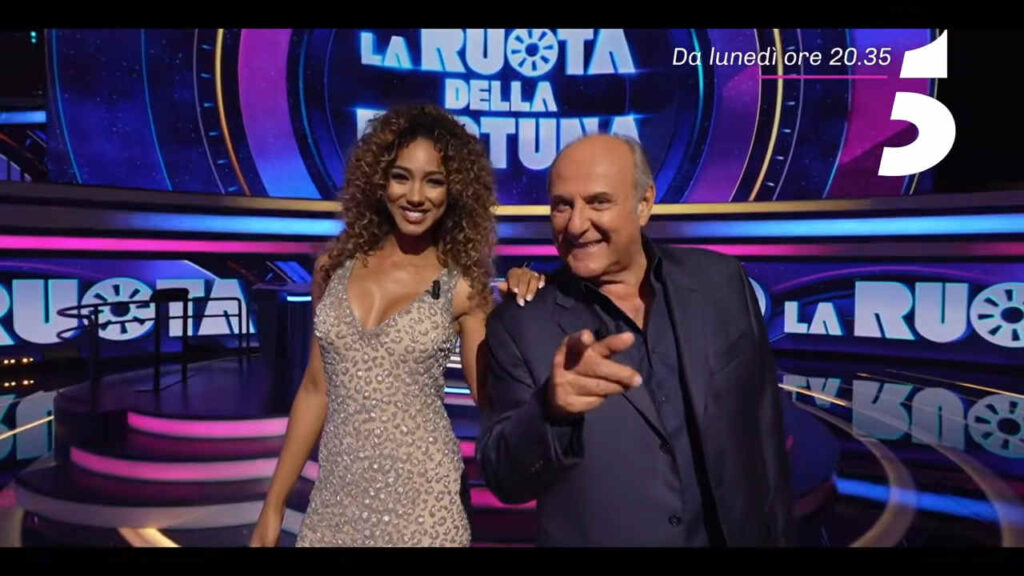 Samira Lui e Gerry Scotti a La ruota della fortuna