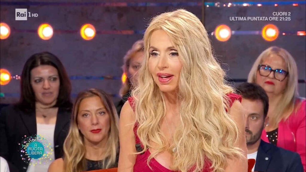 Valeria Marini senza filtri: messaggi a Pedro Sánchez e quel bacio segreto con Alberto Sordi Valeria Marini