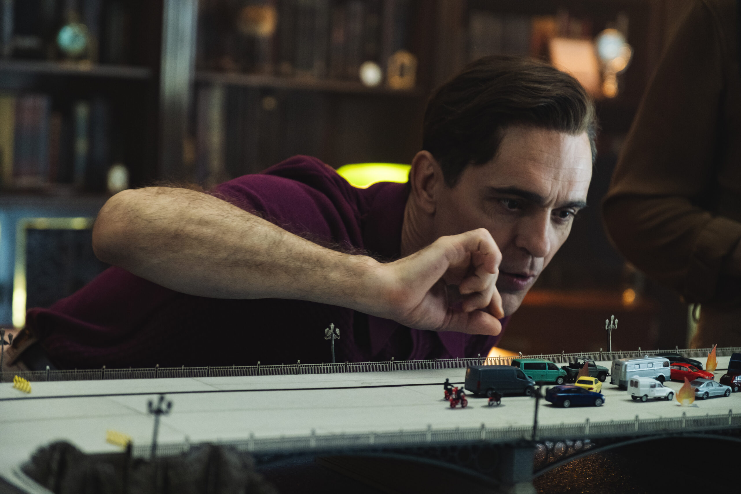 Una scena di Berlino e la dama con l'ermellino. Fonte: Netflix.