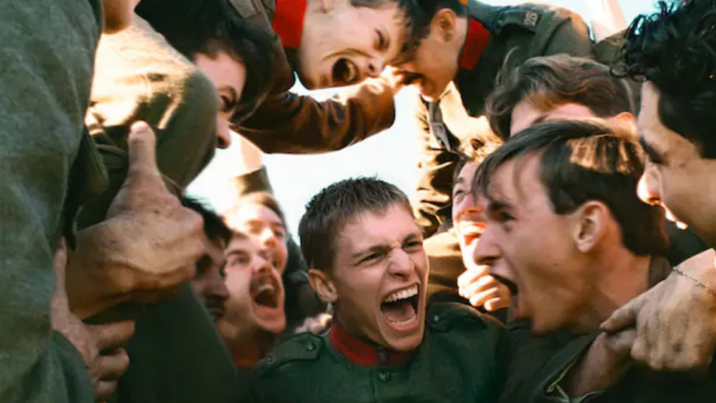 Coward, la recensione: Lukas Dhont firma un melodramma queer devastante e pieno di grazia Una scena di Coward