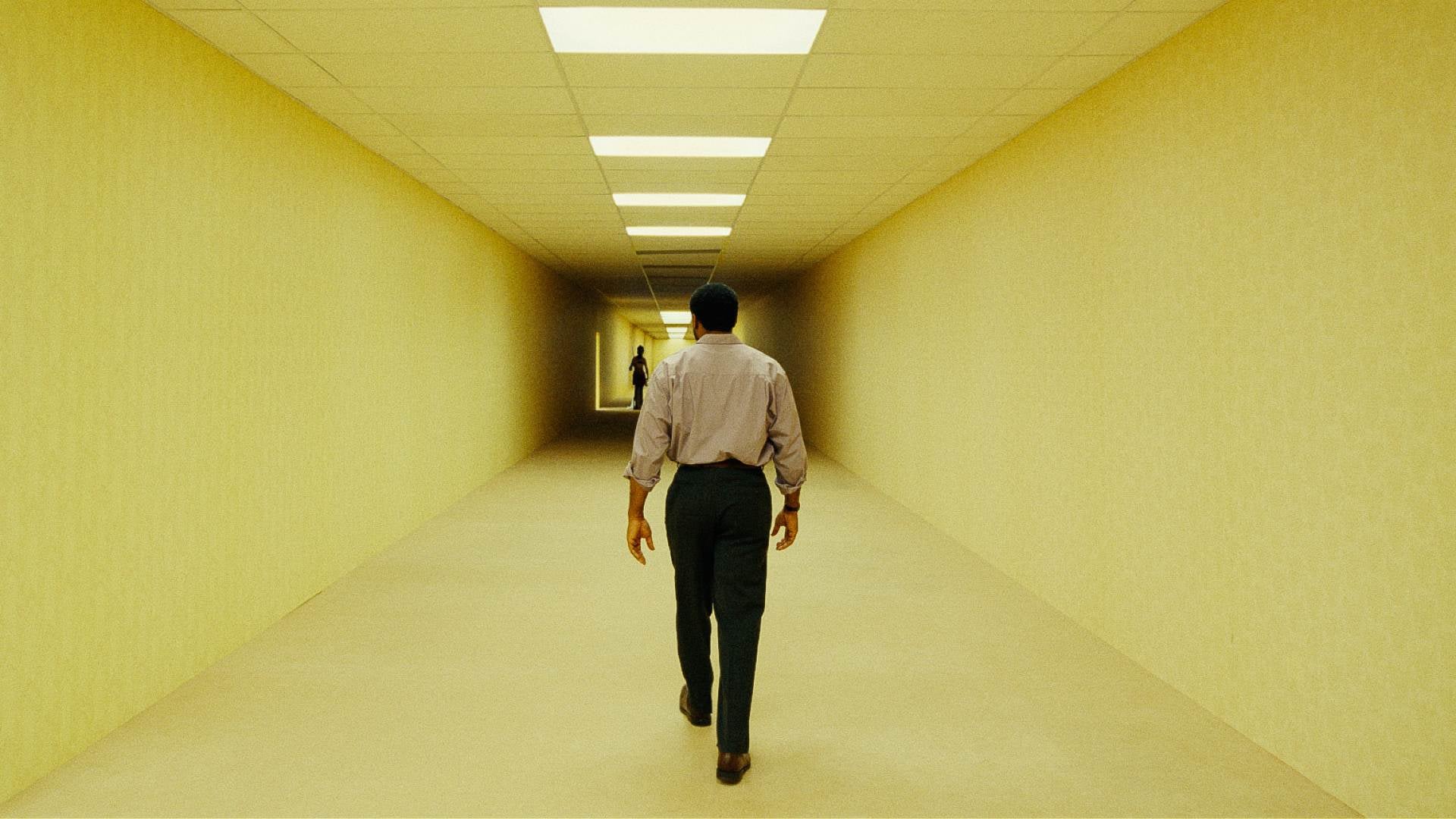 backrooms la recensione un incubo claustrofobico da Cinemaserietv.it backrooms la recensione un incubo claustrofobico