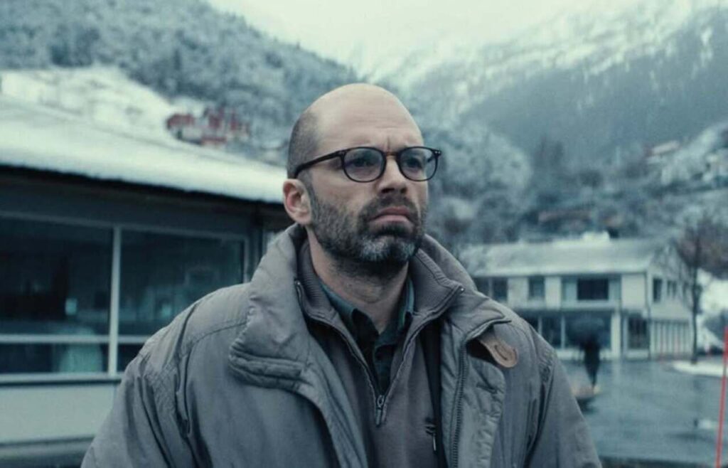 Sebastian Stan in una scena di Fjord. Fonte: Goodfellas