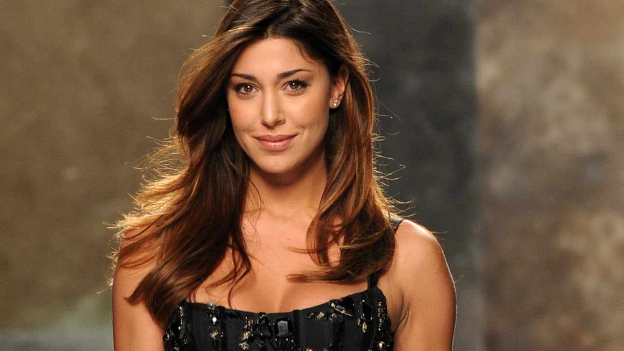 Belen Rodriguez durante una sfilata a Milano, nel 2018