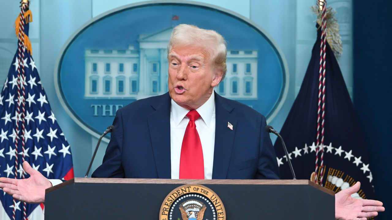 trump il report medico mente lucida cuore in forma e il mistero di lividi e gambe gonfie da Cinemaserietv.it trump il report medico mente lucida cuore in forma e il mistero di lividi e gambe gonfie