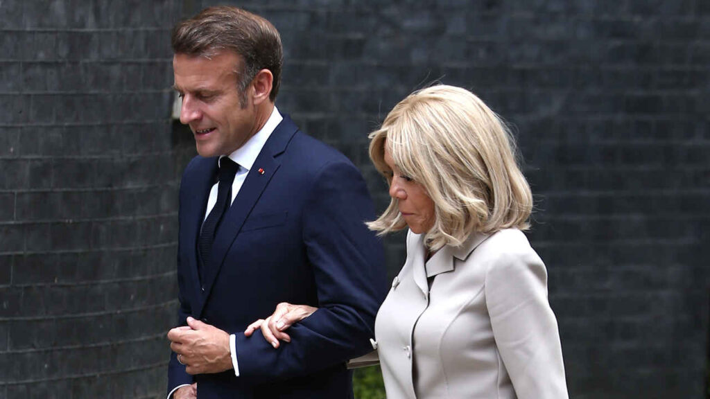 Emmanuel Macron e sua moglie Brigitte