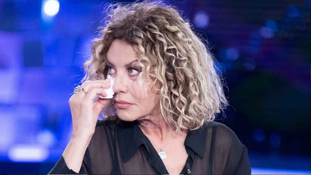 Eva Grimaldi sotto accusa per una frase shock a The 50: poi le scuse a Helena Prestes Eva Grimaldi