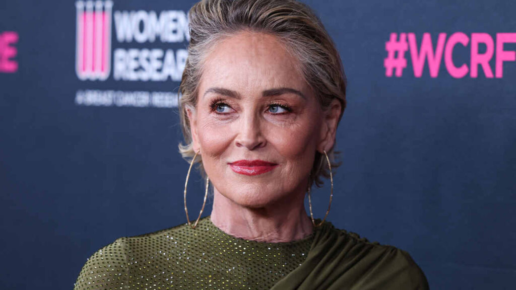 Sharon Stone: “Mio marito mi lasciò quando decisi di salvarmi la vita con la mastectomia” Sharon Stone
