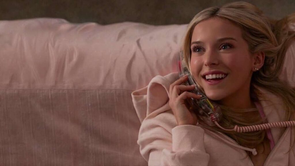 Elle, un prequel piacevole ma che fatica a trovare una vera ragione d’esistere Una scena di Elle, serie prequel de La rivincita delle bionde.