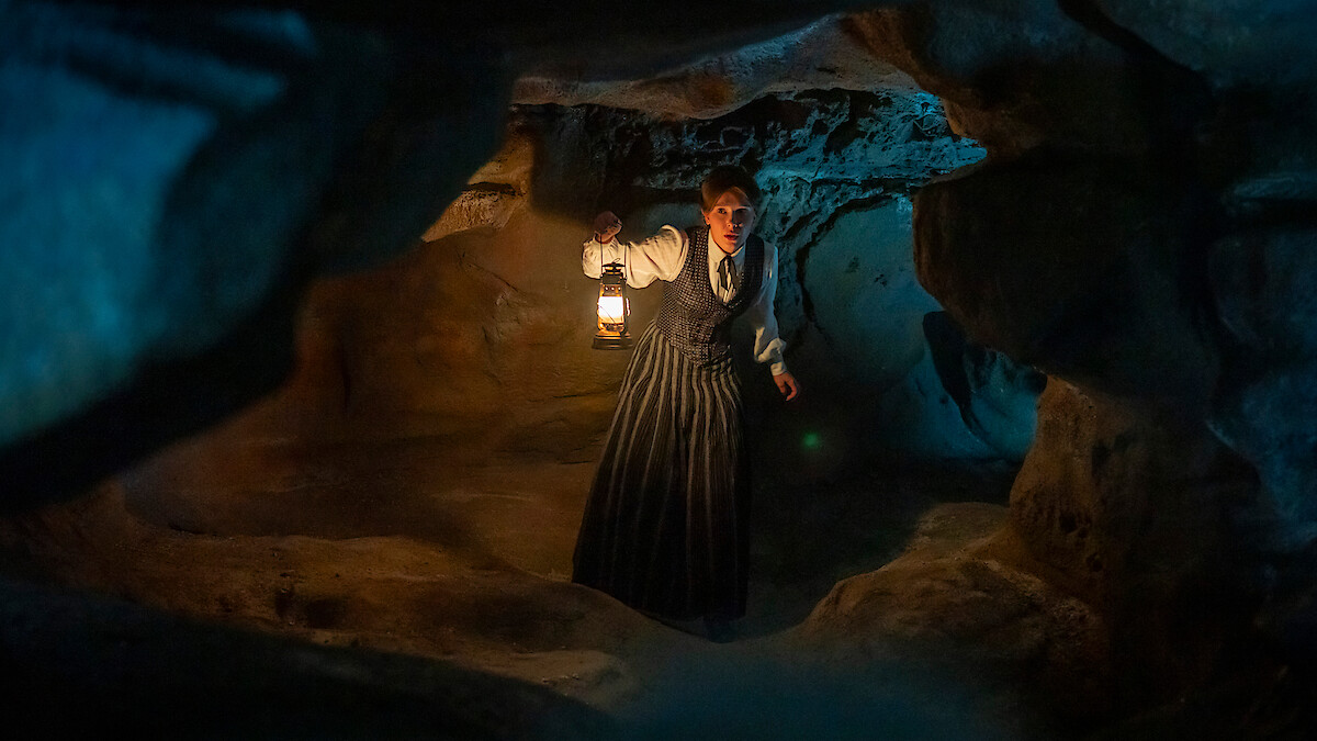 Una scena di Enola Holmes 3 (fonte: Netflix)
