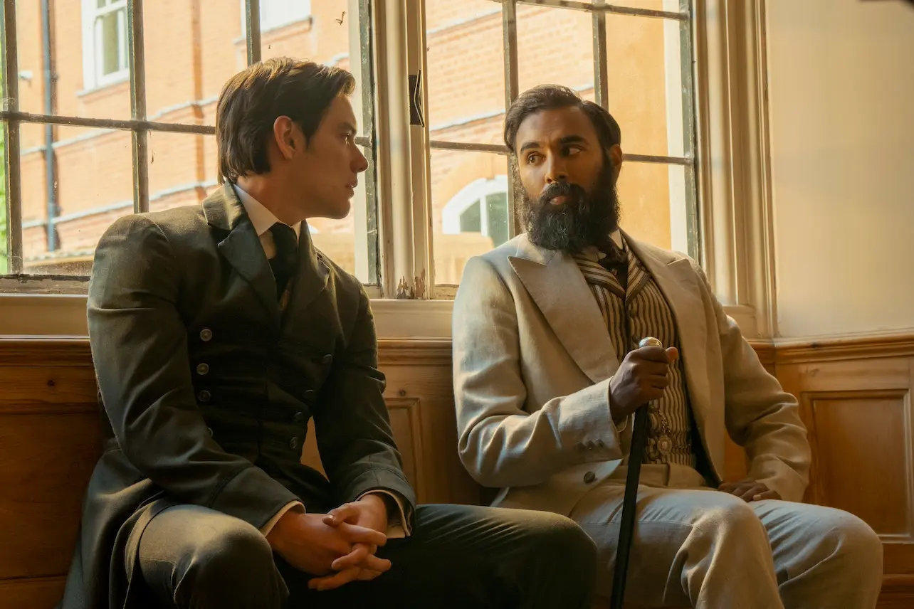 Una scena di Enola Holmes 3 (fonte: Netflix)