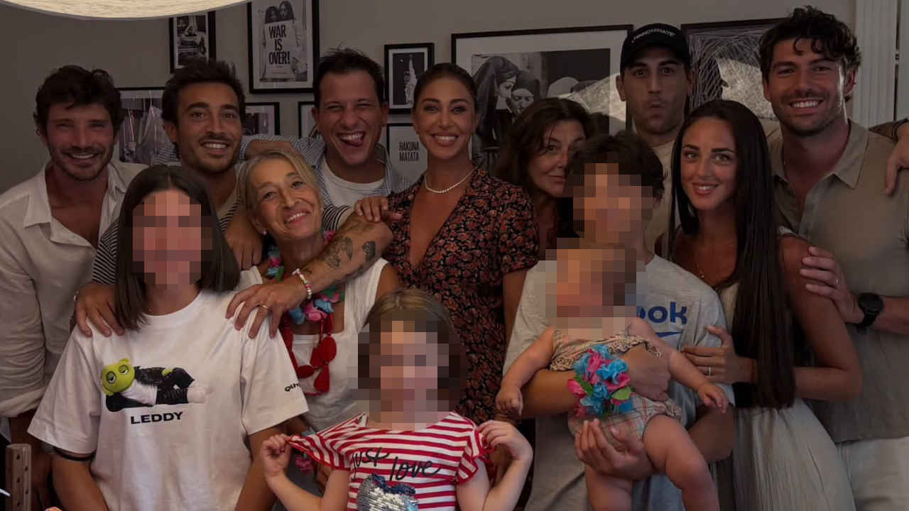 La famiglia allargata di Belen Rodriguez con Antonino Spinalbese, Stefano De Martino e i loro figli