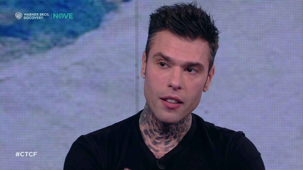 Fedez, lite con un buttafuori in Sardegna: il video diventa virale sui social Fedez