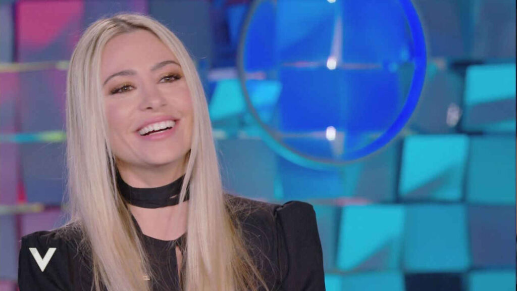 “Ero struccata e con la t-shirt sporca di pomodoro”: Martina Stella racconta il provino per L’ultimo bacio che le cambiò la vita Martina Stella a Verissimo