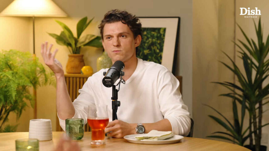 Tom Holland nel podcast Dish