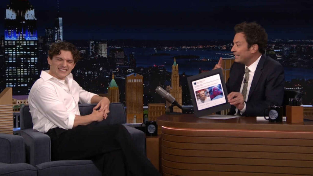 Tom Holland racconta il “due di picche” di Haaland: “L’ho invitato a cena, ma mi ha ignorato” Tom Holland e Jimmy Fallon