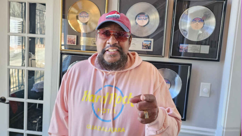 Victor Willis dei Village People è morto: l’anno scorso il malore sul palco a Palermo, poi la malattia Victor Willis dei Village People (da Facebook di Victor Willis)