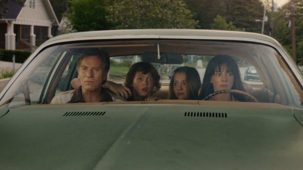 Una scena di La Fine di Oak Street (fonte: Warner Bros. Pictures.)