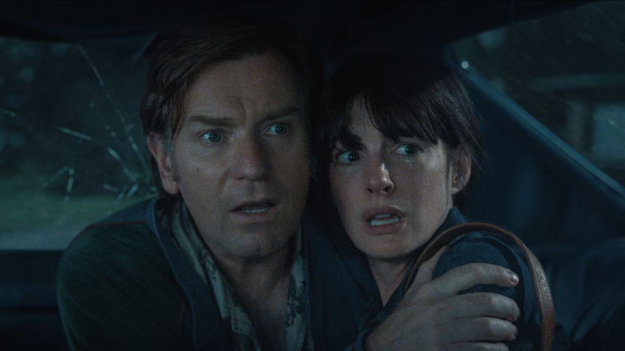 Una scena di La Fine di Oak Street (fonte: Warner Bros. Pictures.)