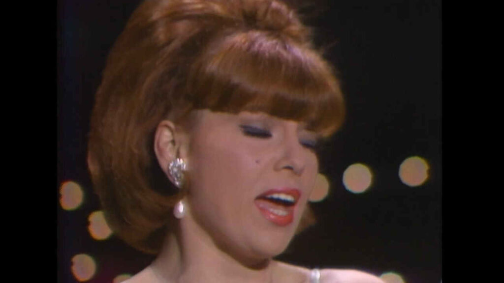 È morta Abbe Lane, la diva che conquistò l’Italia negli anni ’50: dal cinema con Totò al matrimonio controverso con Xavier Cugat Abbe Lane nel 1966 al The Ed Sullivan Show