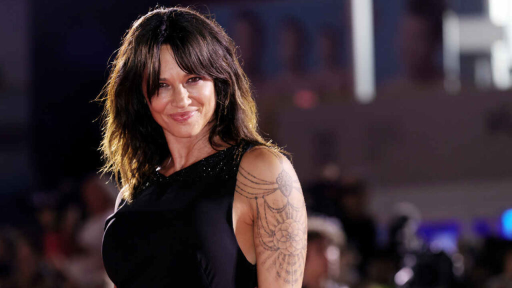 Asia Argento replica alle accuse di essere “raccomandata”: “Ho girato filmacci, ma anche film bellissimi mai usciti in Italia” Asia Argento alla Mostra del Cinema di Venezia 2024