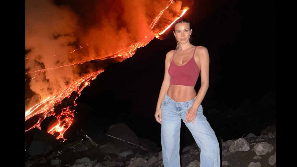 Diletta Leotta davanti all'Etna