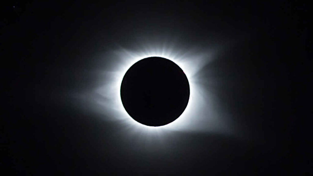 Eclissi solare 12 agosto 2026 in Italia: orario esatto e città dove si vedrà meglio Eclisse Totale di Sole