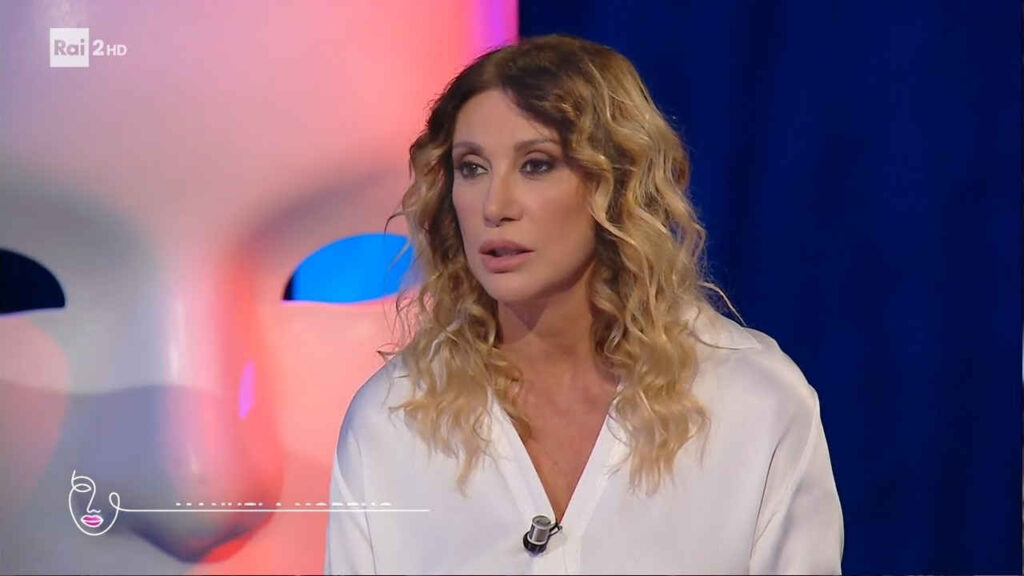 “Ho chiesto una grazia a Padre Pio e i medici non sapevano spiegare la guarigione”: il racconto di Manuela Moreno Manuela Moreno a Storie di donne al bivio