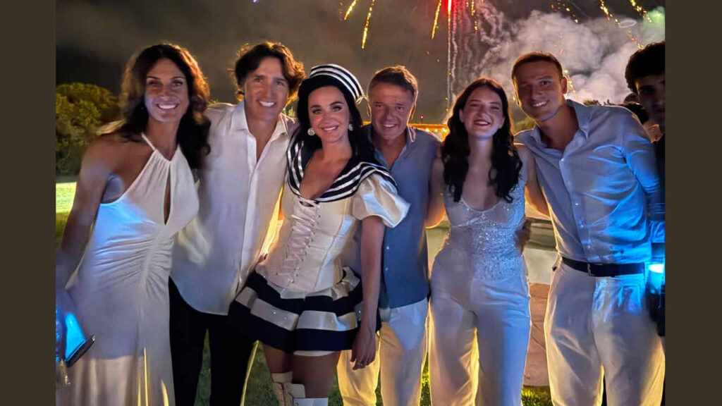 Matteo Renzi, sua moglie Agnese e i loro figli con Katy Perry e Justin Trudeau a Porto Cervo