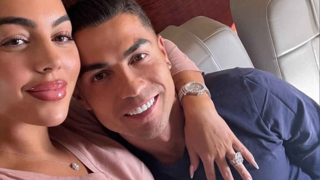 Cristiano Ronaldo sposa Georgina in segreto: foto da record e paparazzi al matrimonio sbagliato Cristiano Ronaldo e Georgina Rodriguez, lei ha l'anello di fidanzamento