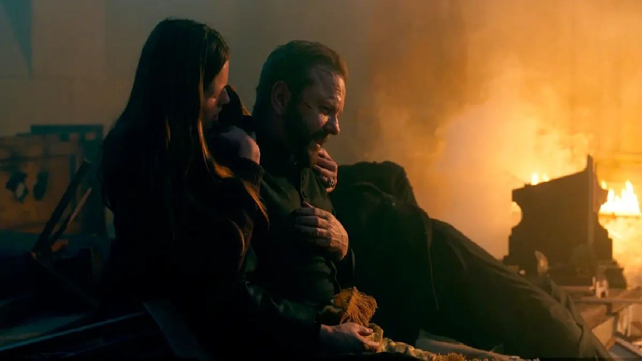 Ever Anderson e Kiefer Sutherland in Father Joe