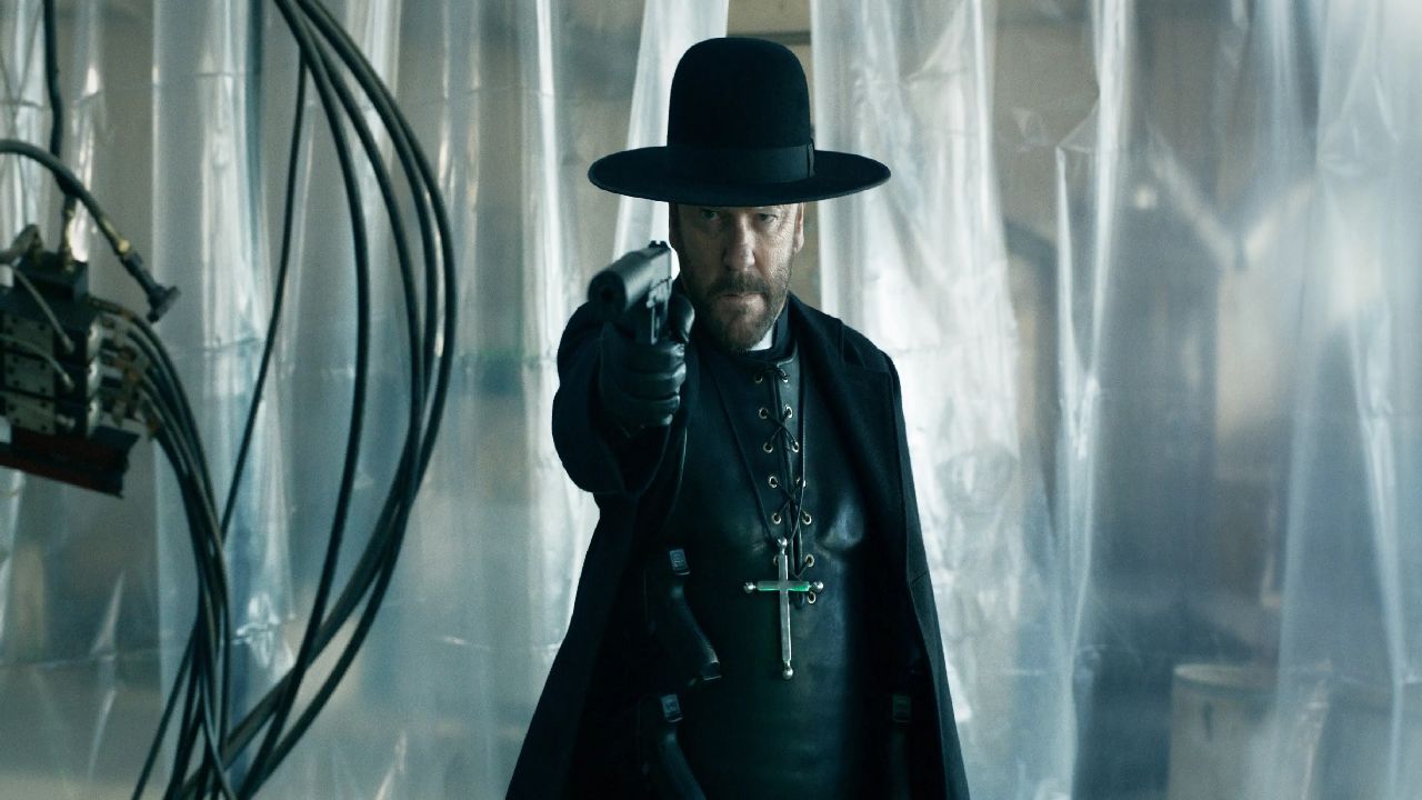 Kiefer Sutherland in una scena di Father Joe