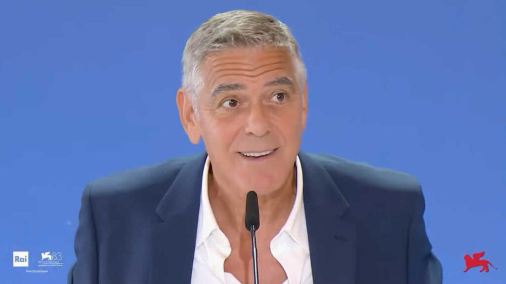 “Potrei finire in uno spot di assorbenti”: la battuta di George Clooney nasconde un allarme sull’IA George Clooney alla Mostra del Cinema di Venezia 2026