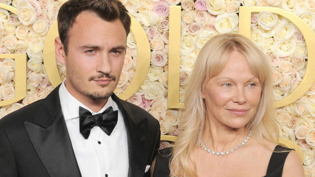 Pamela Anderson e suo figlio Brandon Thomas Lee ai Golden Globes 2025