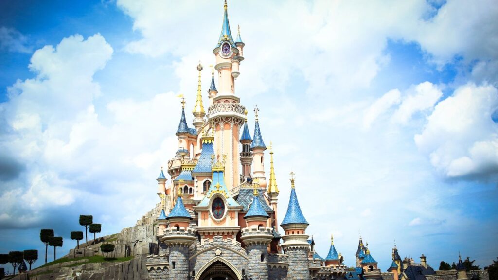 Disneyland, trovato il corpo senza vita di un uomo vicino all’ingresso: interviene la polizia Disneyland (fonte: DP)
