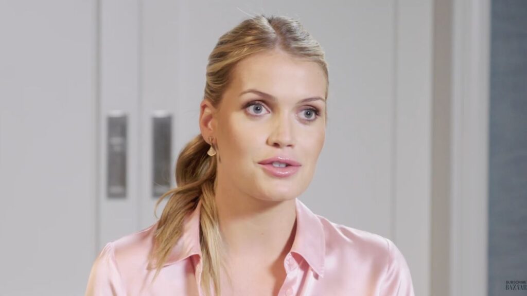 La nipote di Lady Diana stupisce tutti con un abito audace: lo spacco è davvero vertiginoso Lady Kitty Spencer (fonte: Youtube)
