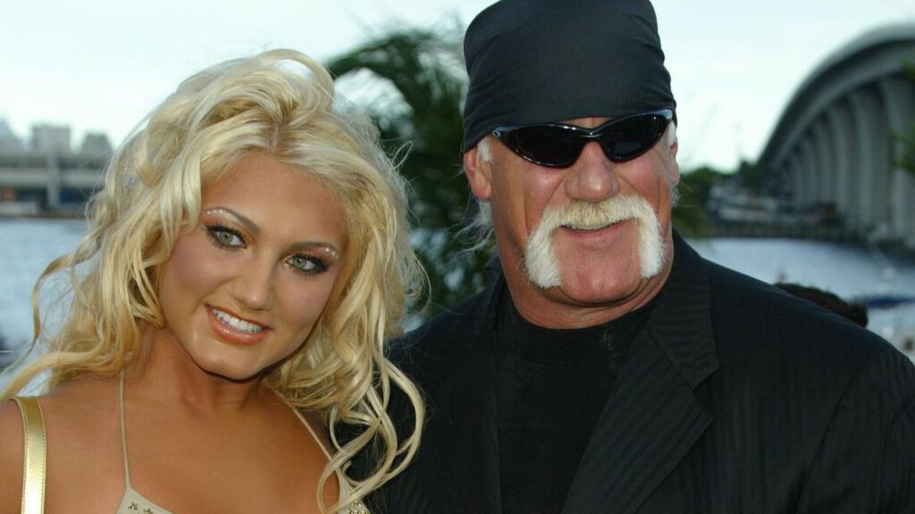 Solo Uso Editoriale Rimuovi sfondo Salva Condividi Campione Brooke Hogan e il padre Hulk Hogan